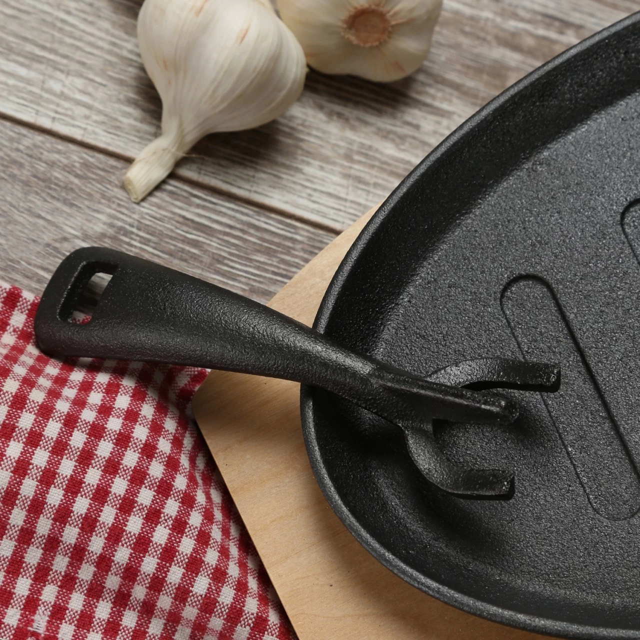 Gusspfanne Mit Abnehmbaren Stiel U. Holzuntersetzer - Gusseisen - L: 27cm - Servierpfanne - Oval 6 Gusspfanne Mit Abnehmbaren Stiel U. Holzuntersetzer - Gusseisen - L: 27cm - Servierpfanne - Oval – Bild 6