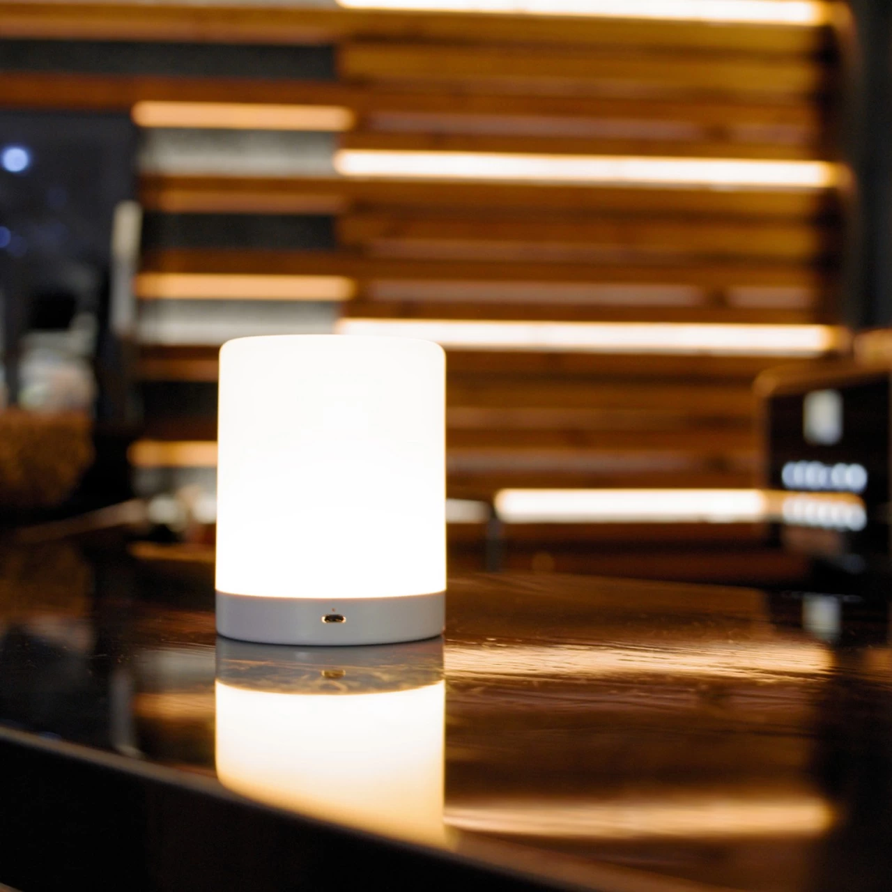 Tischleuchte RGB Farbwähler Und Warmweiß - Touch Funktion - USB Ladefunktion 7 Tischleuchte RGB Farbwähler Und Warmweiß - Touch Funktion - USB Ladefunktion – Bild 7