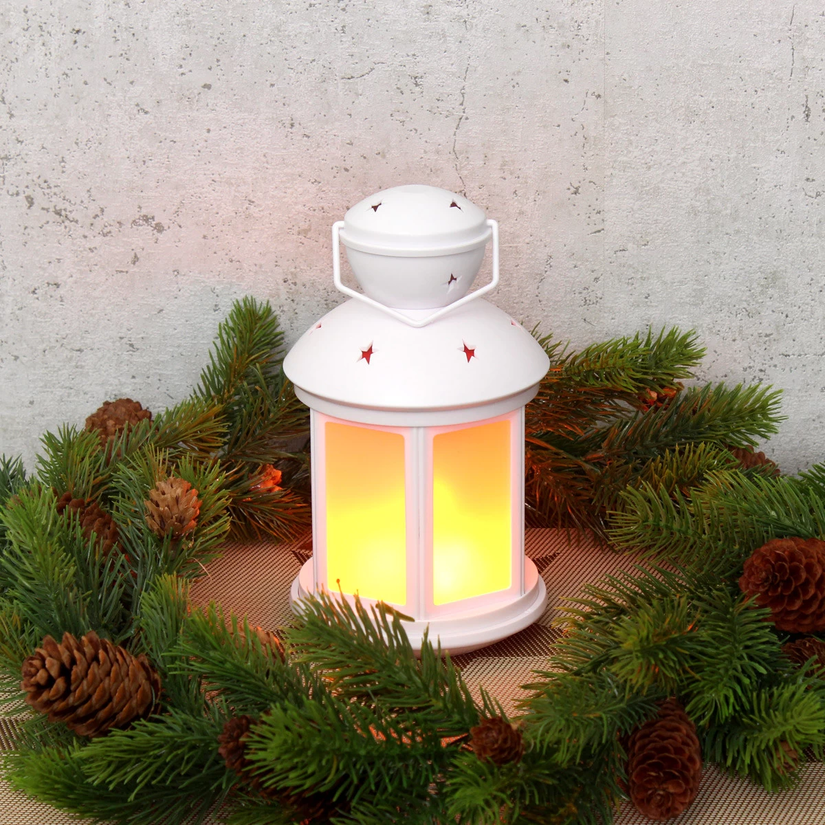 LED Laterne Weiß - Bewegter Flammeneffekt - H: 22cm - Batteriebetrieb - Weiß 8 LED Laterne Weiß - Bewegter Flammeneffekt - H: 22cm - Batteriebetrieb - Weiß – Bild 8