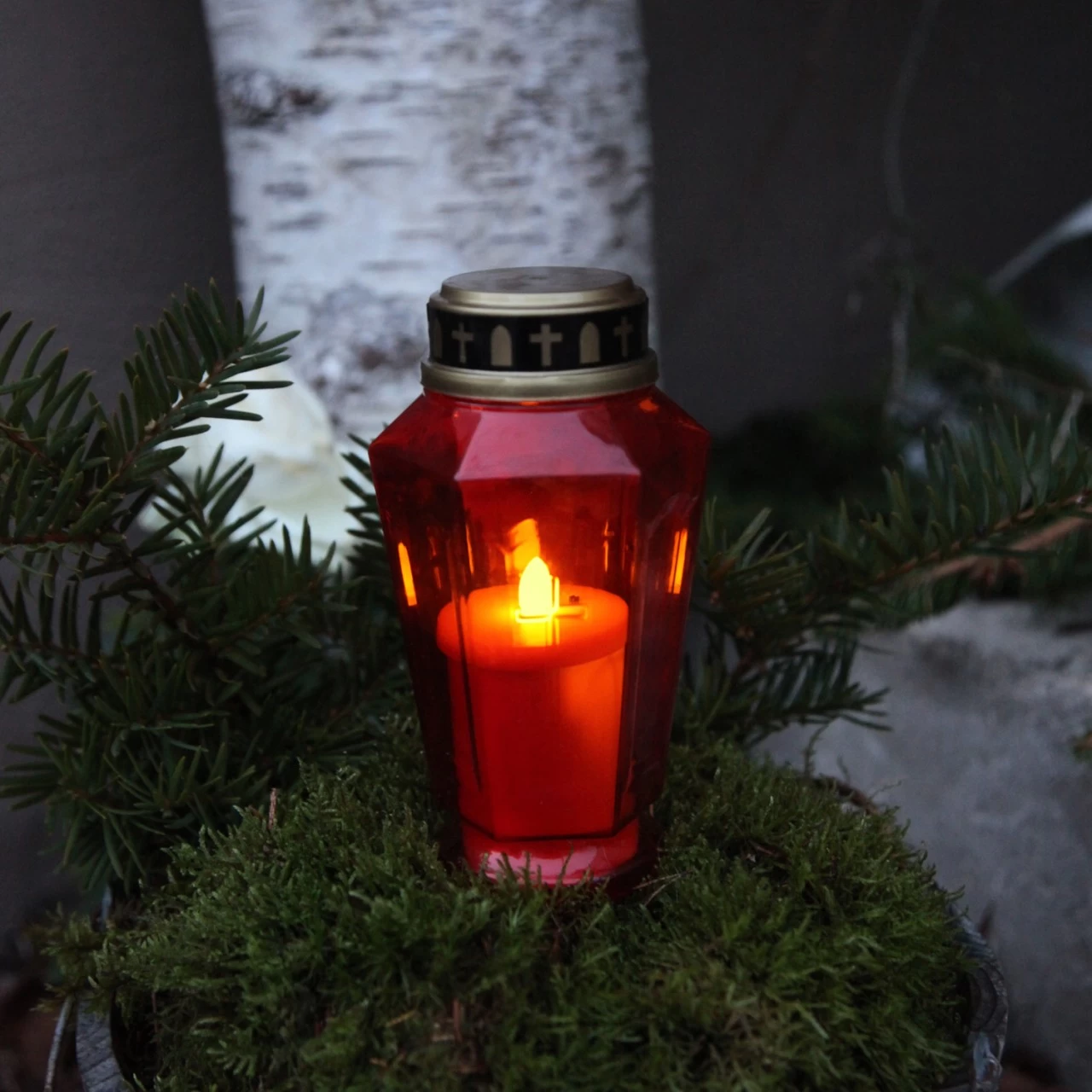 LED Grablicht Serene - Grabkerze - Warmweiße LED - H: 15,5cm - 1000h Leuchtdauer - Rot/gold - 10St. 4 LED Grablicht Serene - Grabkerze - Warmweiße LED - H: 15,5cm - 1000h Leuchtdauer - Rot/gold - 10St. – Bild 4