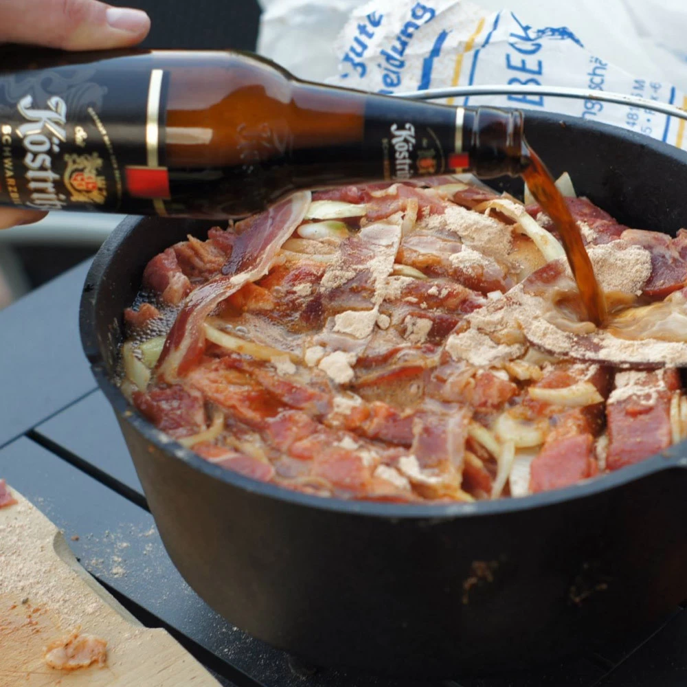 Camp Chef Classic Dutch Oven Topf 12" (30cm) - Feuertopf Aus Gusseisen - Mit Füßen 3 Camp Chef Classic Dutch Oven Topf 12" (30cm) - Feuertopf Aus Gusseisen - Mit Füßen – Bild 3