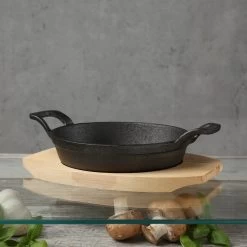 Minipfanne Mit 2 Griffen U. Holzuntersetzer - Gusspfanne - Gusseisen - D: 15cm - Servierpfanne -Abenteuer Verkauf 21157 minipfanne 2Griffe untersetzer gusseinsen 4MEva8EBV50F7y 1280x1280