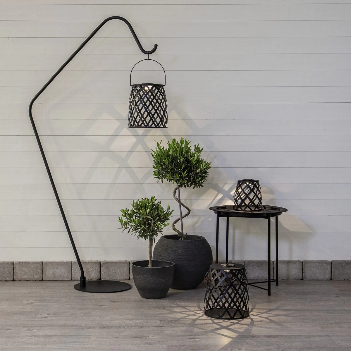 LED Solar Laterne CALABRIA - Zum Hängen O. Stellen - Warmweiße LED - H: 20cm - Lichtsensor - Outdoor 5 LED Solar Laterne CALABRIA - Zum Hängen O. Stellen - Warmweiße LED - H: 20cm - Lichtsensor - Outdoor – Bild 5