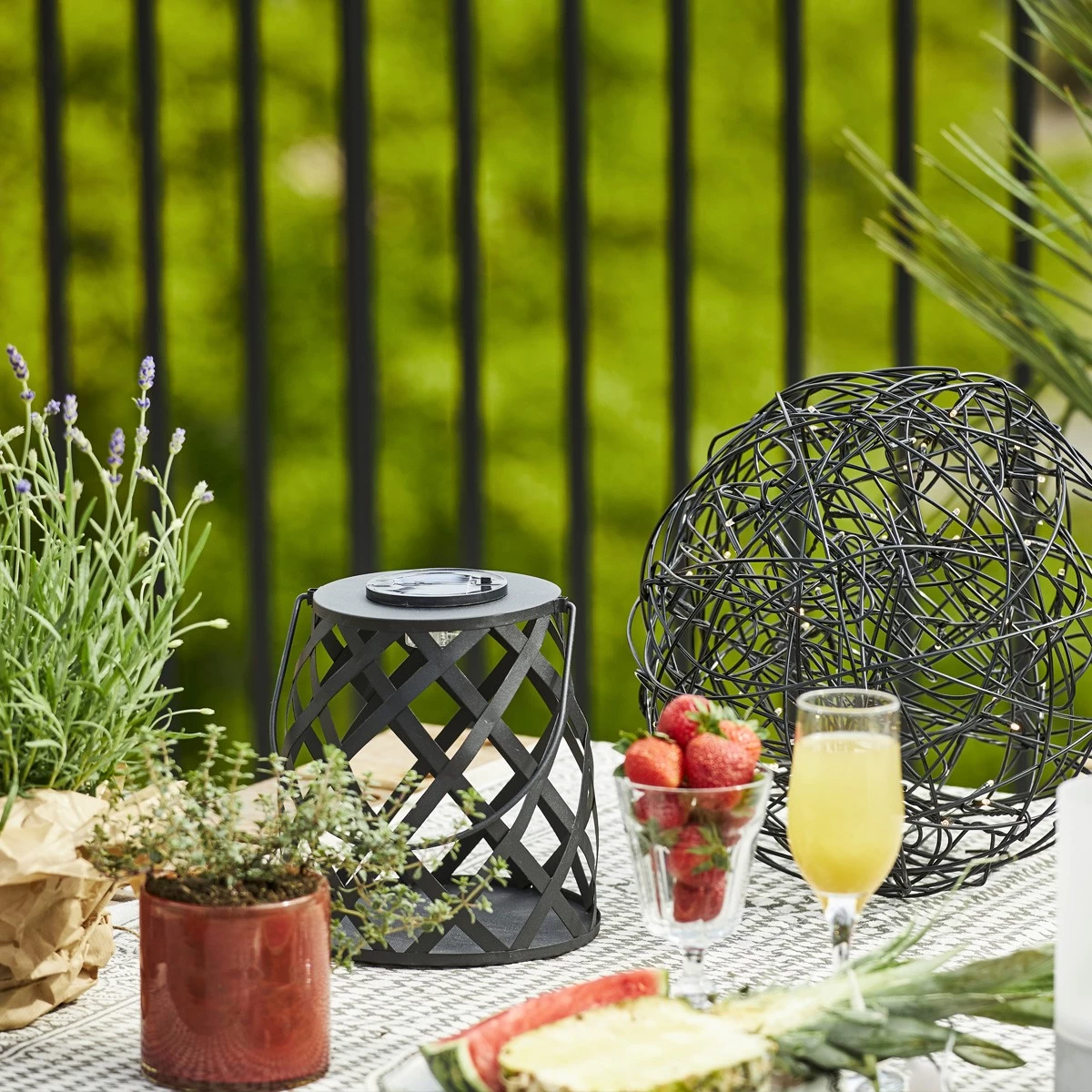 LED Solar Laterne CALABRIA - Zum Hängen O. Stellen - Warmweiße LED - H: 20cm - Lichtsensor - Outdoor 13 LED Solar Laterne CALABRIA - Zum Hängen O. Stellen - Warmweiße LED - H: 20cm - Lichtsensor - Outdoor – Bild 13