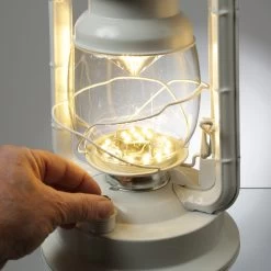 LED Sturmlaterne - 21 Warmweiße LED - Dimmbar - Metall - Batteriebetrieb - H: 34cm - Weiß -Abenteuer Verkauf 26719 led sturmlaterne dimmbar metalllaterne weiss 40T0hrVPA9cYeX 1280x1280