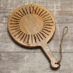 Schneidebrett SONNE - Servierbrett - Rund - Mangoholz - Mit Griff - L: 46cm - Natur 6 Schneidebrett SONNE - Servierbrett - Rund - Mangoholz - Mit Griff - L: 46cm - Natur -Abenteuer Verkauf 29679 schneidebrett sonne 2NNphXe4G8TCST 1280x1280