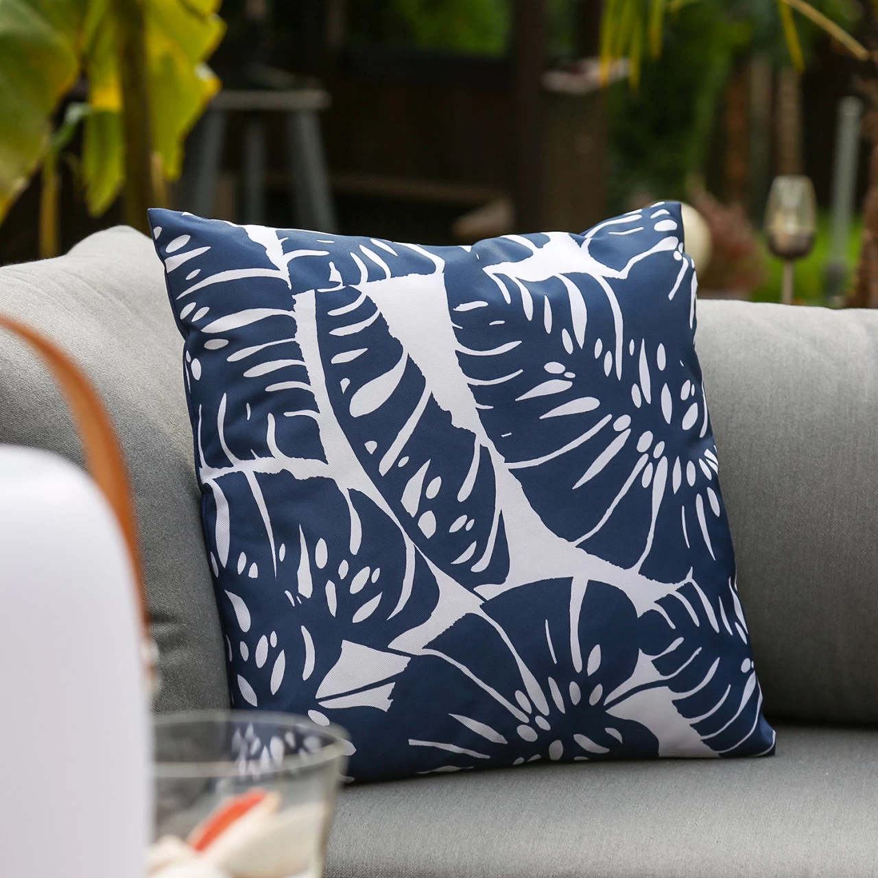 Garten Kissen - Blätter - Polyester - Wasserabweisend - L: 44cm - Außen - Blau, Weiß 1 Garten Kissen - Blätter - Polyester - Wasserabweisend - L: 44cm - Außen - Blau, Weiß