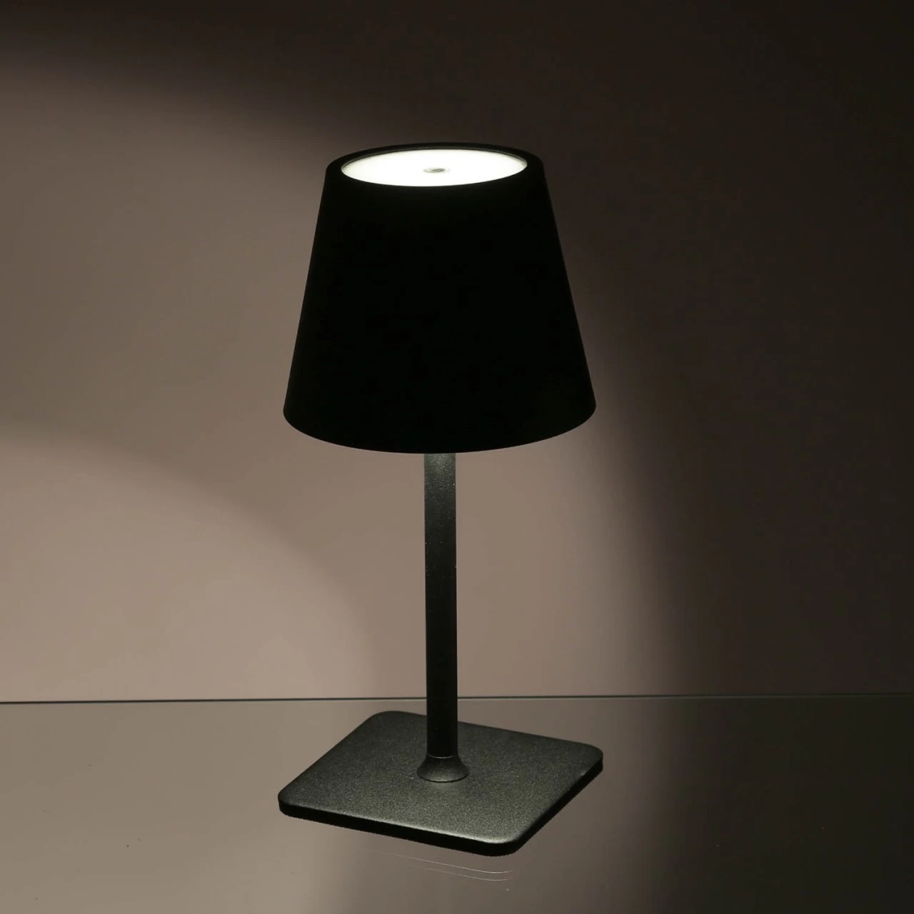 LED Akku Tischlampe - 3 Lichtfarben - 2 Höhen - H: 38cm - Wiederaufladbar Per USB - F. Innen 8 LED Akku Tischlampe - 3 Lichtfarben - 2 Höhen - H: 38cm - Wiederaufladbar Per USB - F. Innen – Bild 8