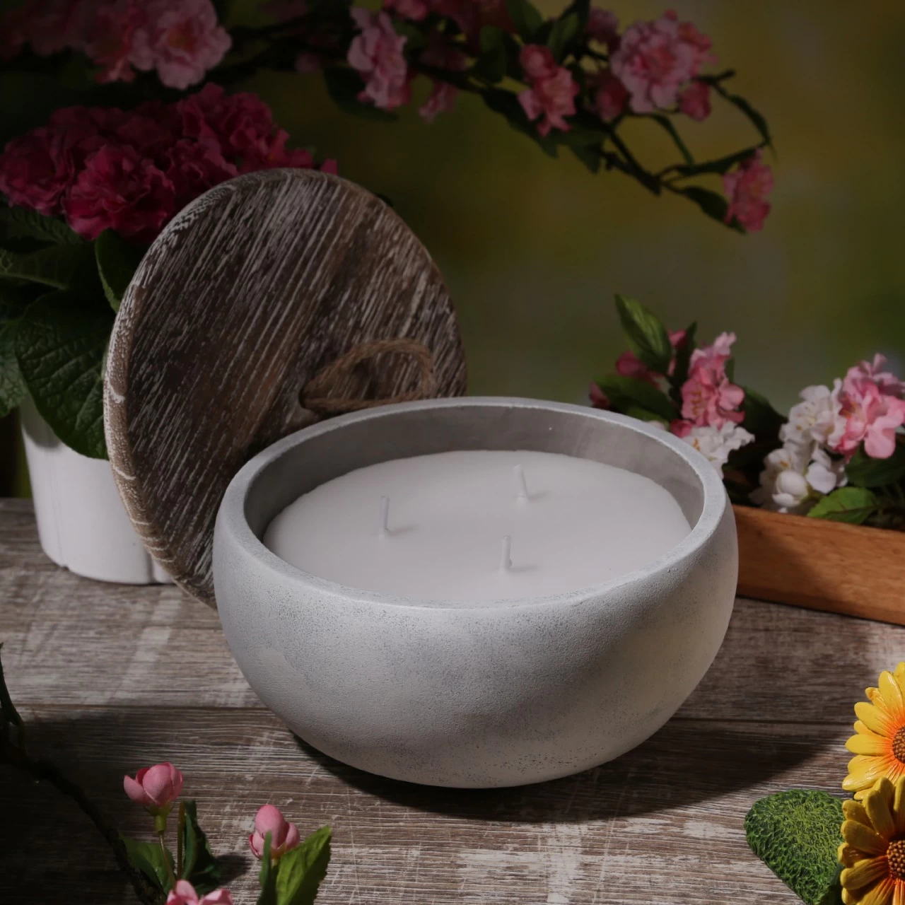 Duftkerze CITRONELLA - Echtwachs Outdoorkerze In Betonschale Mit Deckel - 3-Docht - D: 20cm - Grau 8 Duftkerze CITRONELLA - Echtwachs Outdoorkerze In Betonschale Mit Deckel - 3-Docht - D: 20cm - Grau – Bild 8