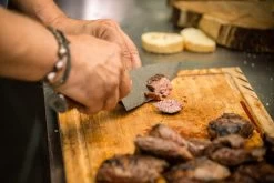 ZAYIKO Damastmesser KASSHOKU "Chefmesser" - Pakkaholz - VG-10 Stahlkern -Abenteuer Verkauf ZAYIKO damastmesser kochmesser chefmesser damastener stahl grill experte 05 1280x1280