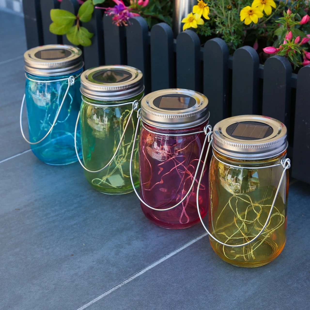 LED Solargläser - Windlichter - LED Drahtlichterkette - Lichtsensor - Aufhänger - H: 14cm - 4er Set 4 LED Solargläser - Windlichter - LED Drahtlichterkette - Lichtsensor - Aufhänger - H: 14cm - 4er Set – Bild 4